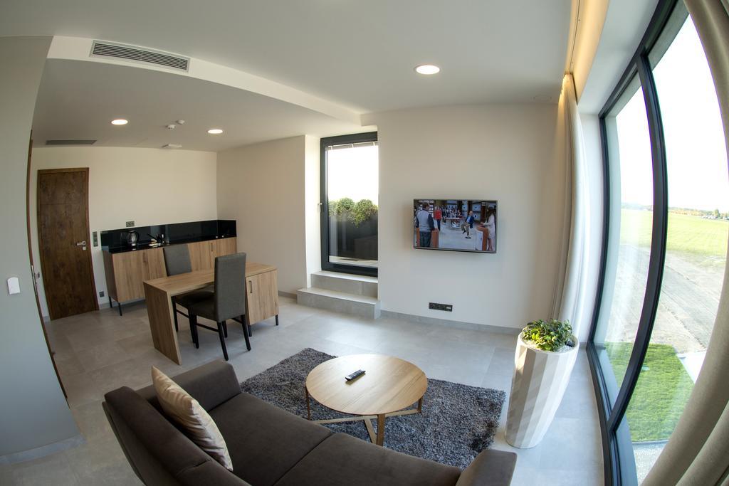 MG Restaurace/Luxury Apartments Mladá Boleslav Extérieur photo