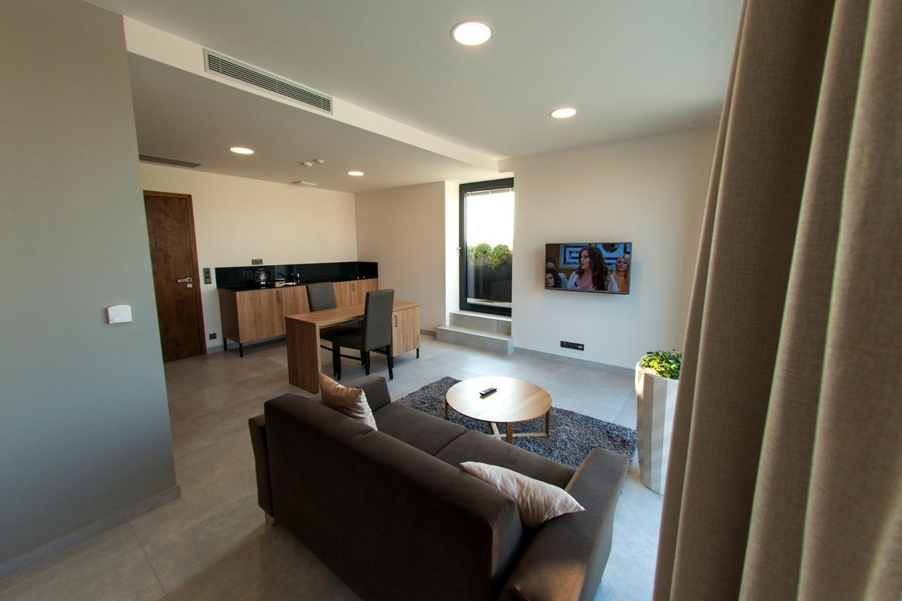 MG Restaurace/Luxury Apartments Mladá Boleslav Extérieur photo