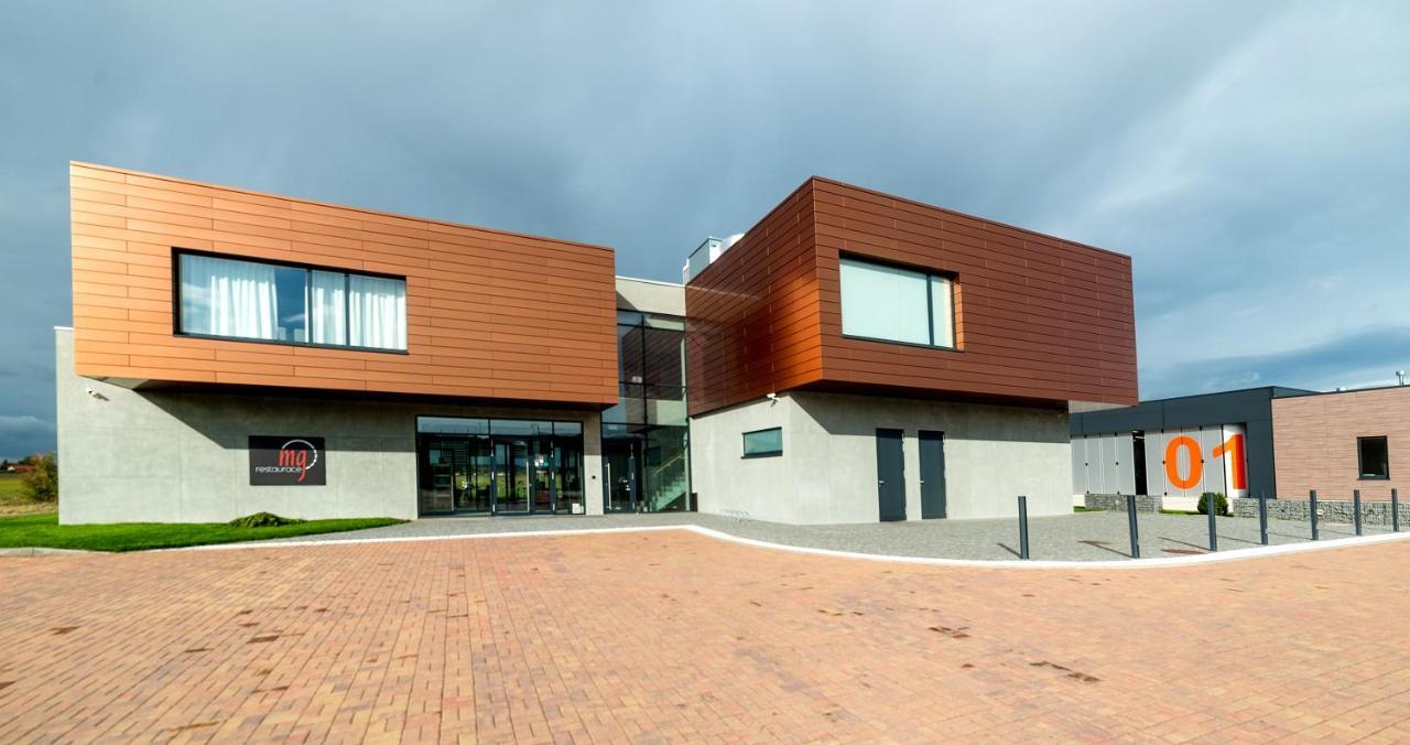 MG Restaurace/Luxury Apartments Mladá Boleslav Extérieur photo